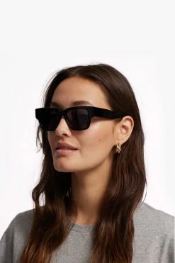 Femme Sunglass 02 - Lunettes Colorful Standard -Pulls et Sweats Soldes Boutique 01 PORTE FEMME colorfulstandard SUNGLASS 02 CLASSIC HAVANA BROWN 1800x1800