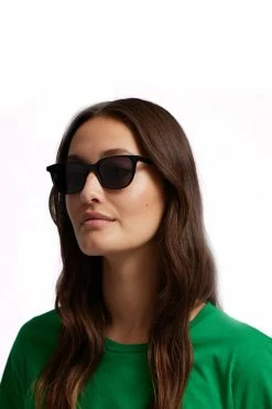 Femme Sunglass 14 - Lunettes Colorful Standard 10 Femme Sunglass 14 - Lunettes Colorful Standard -Pulls et Sweats Soldes Boutique 02 PORTE FEMME colorfulstandard SUNGLASS 14 CRYSTAL CLEAR BLACK 1800x1800